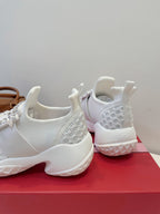 R-Sneakers