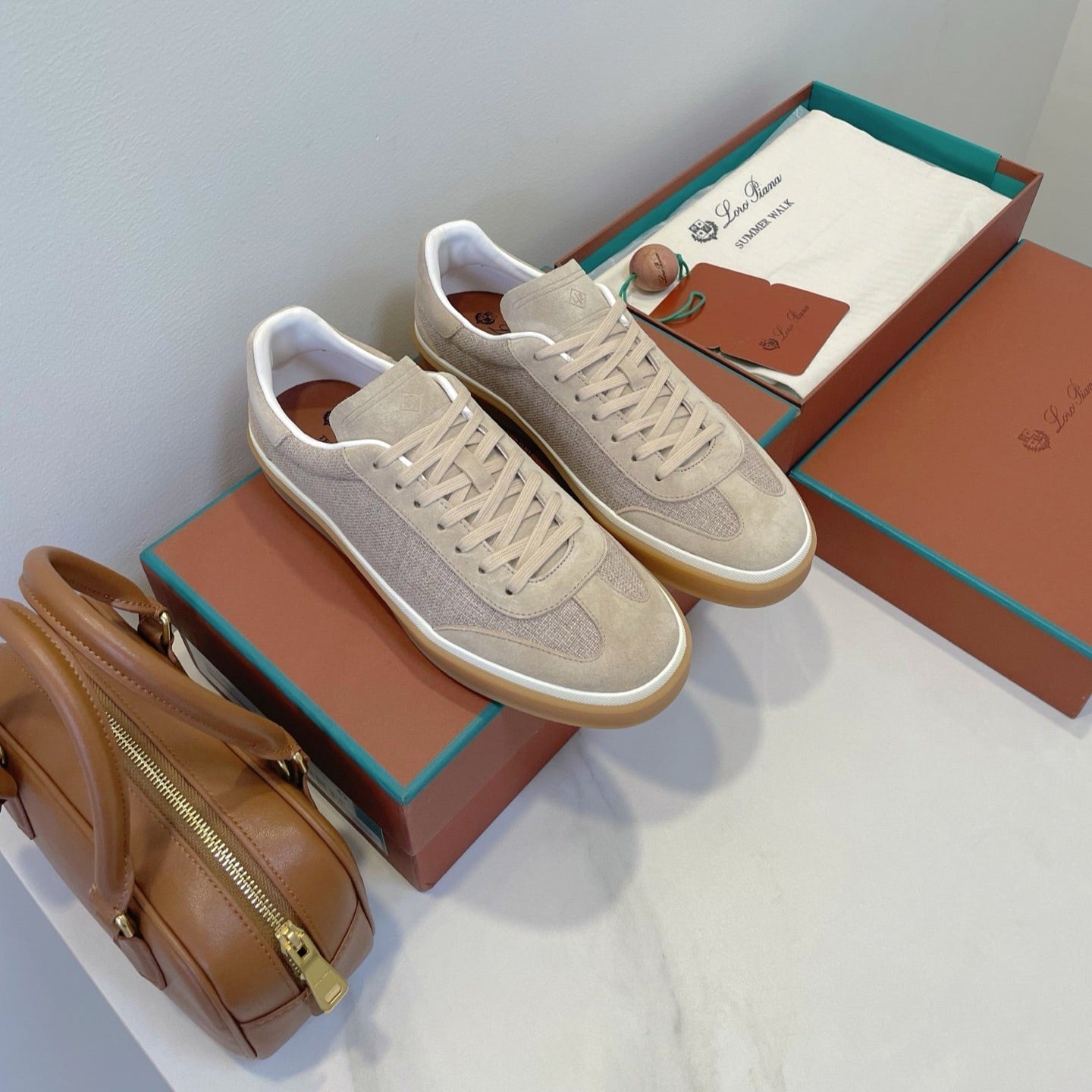 L-Sneakers