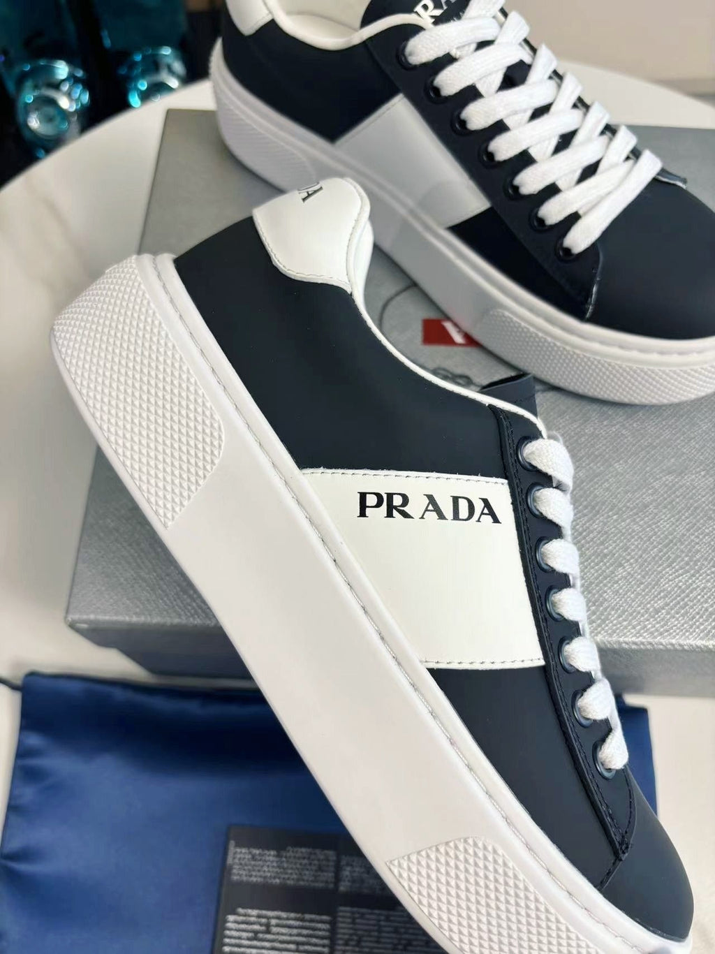 P-Sneakers