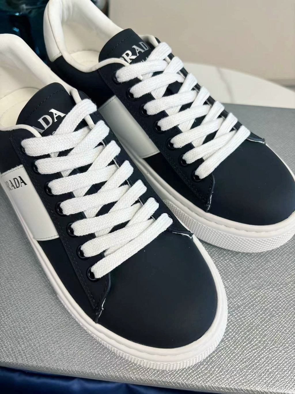 P-Sneakers