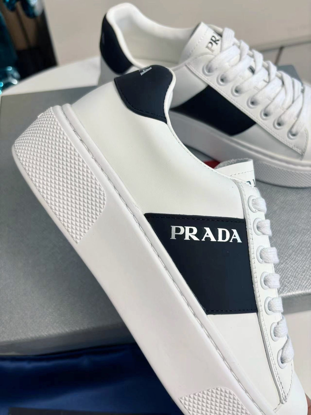 P-Sneakers