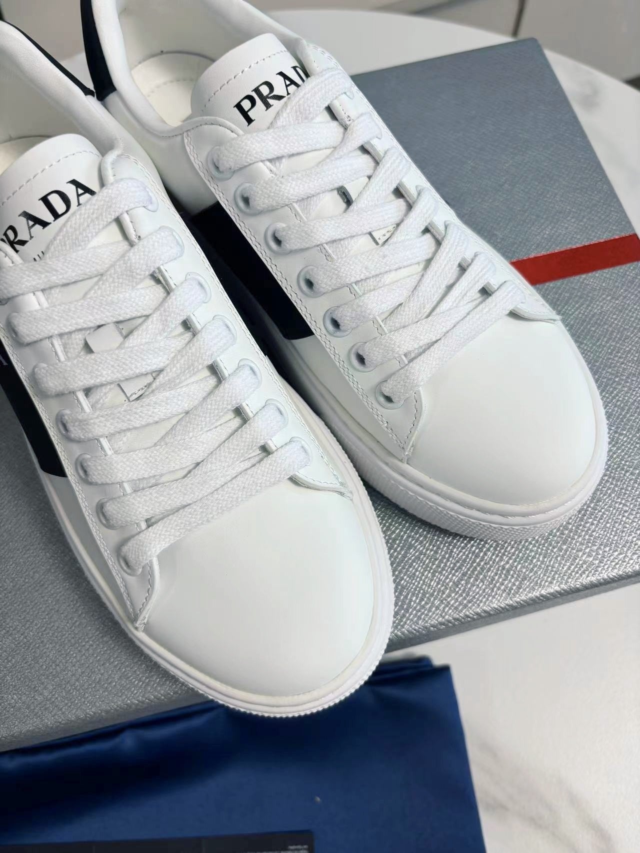 P-Sneakers