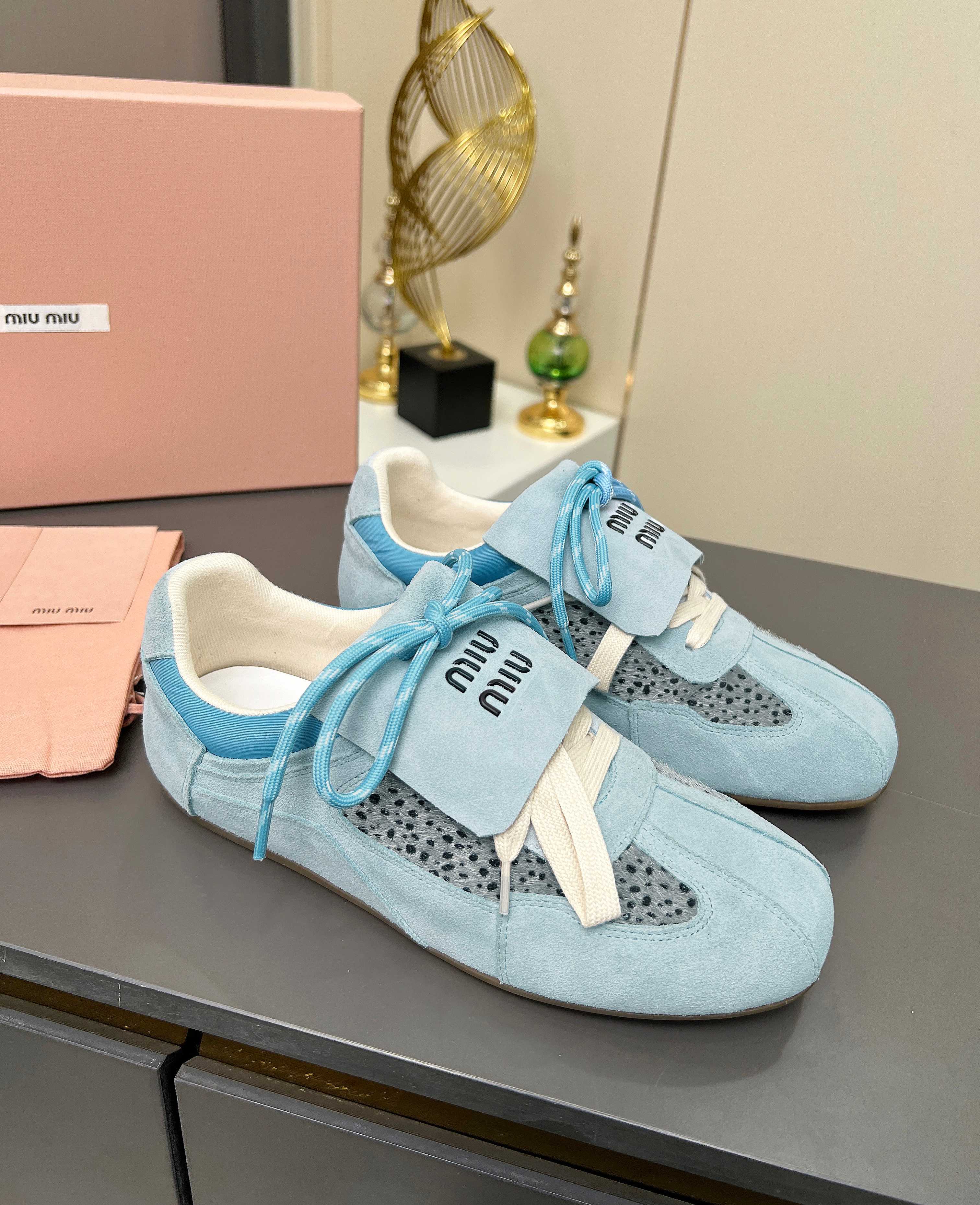 M-Sneakers