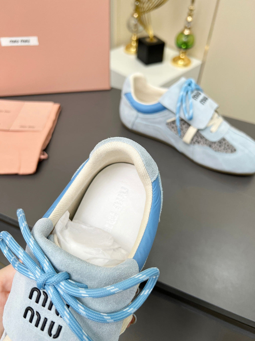 M-Sneakers