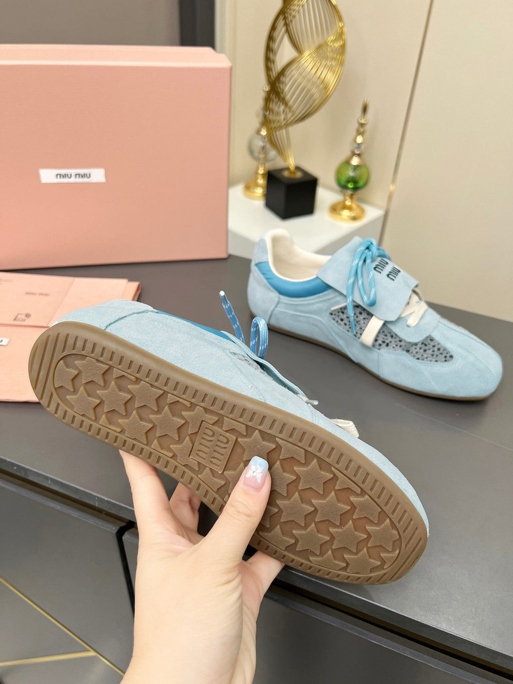 M-Sneakers