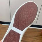 L-Sneakers