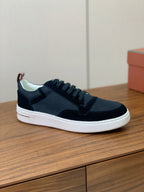 L-Sneakers