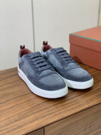 L-Sneakers