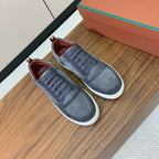 L-Sneakers