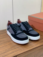 L-Sneakers