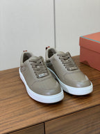 L-Sneakers