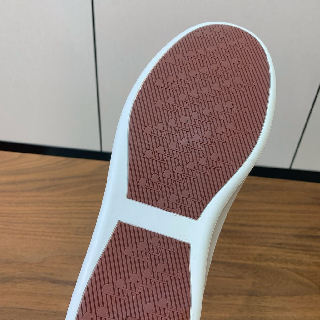 L-Sneakers