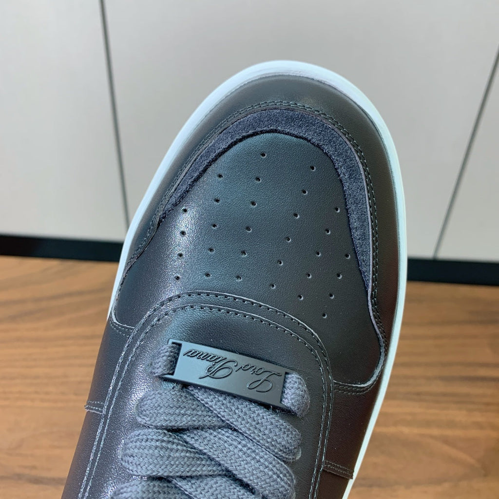 L-Sneakers