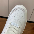 L-Sneakers