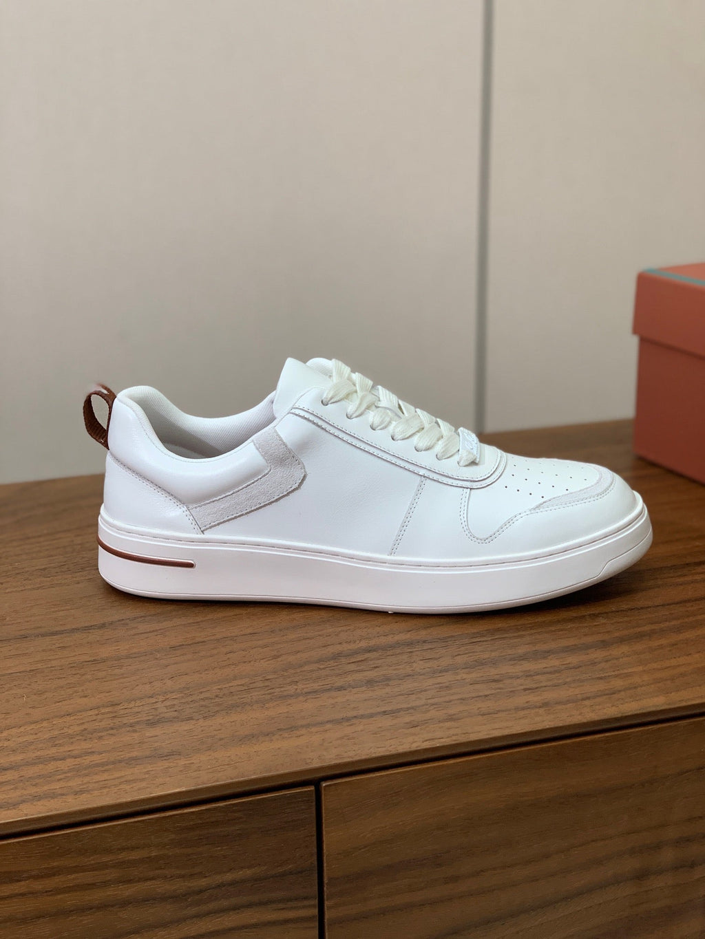 L-Sneakers