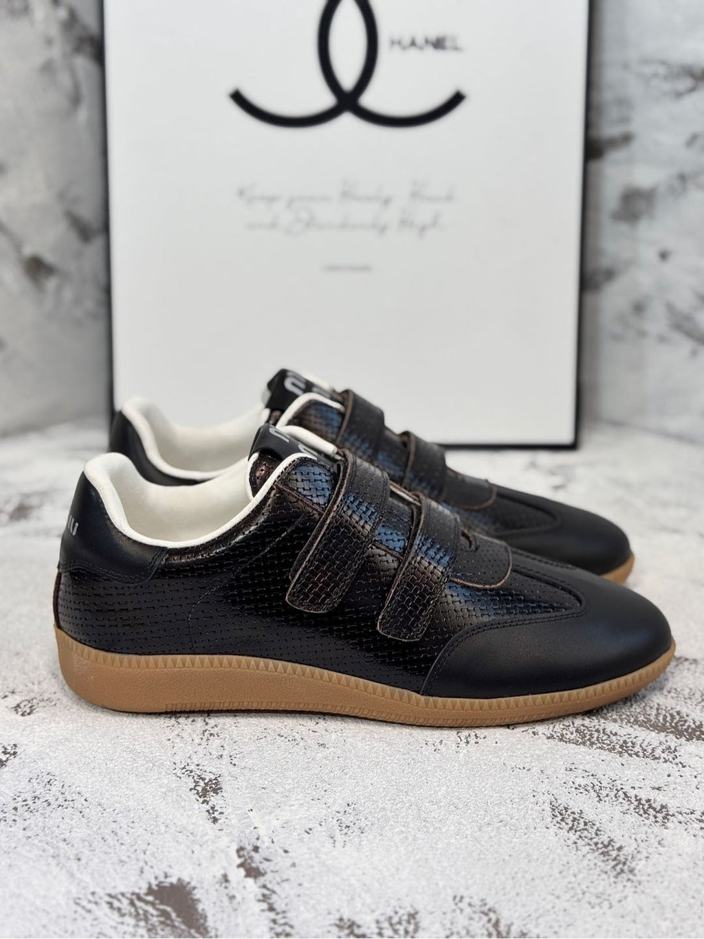 M-Sneakers
