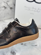 M-Sneakers