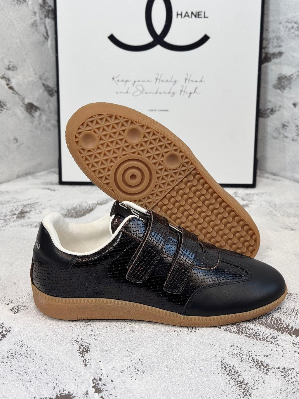 M-Sneakers