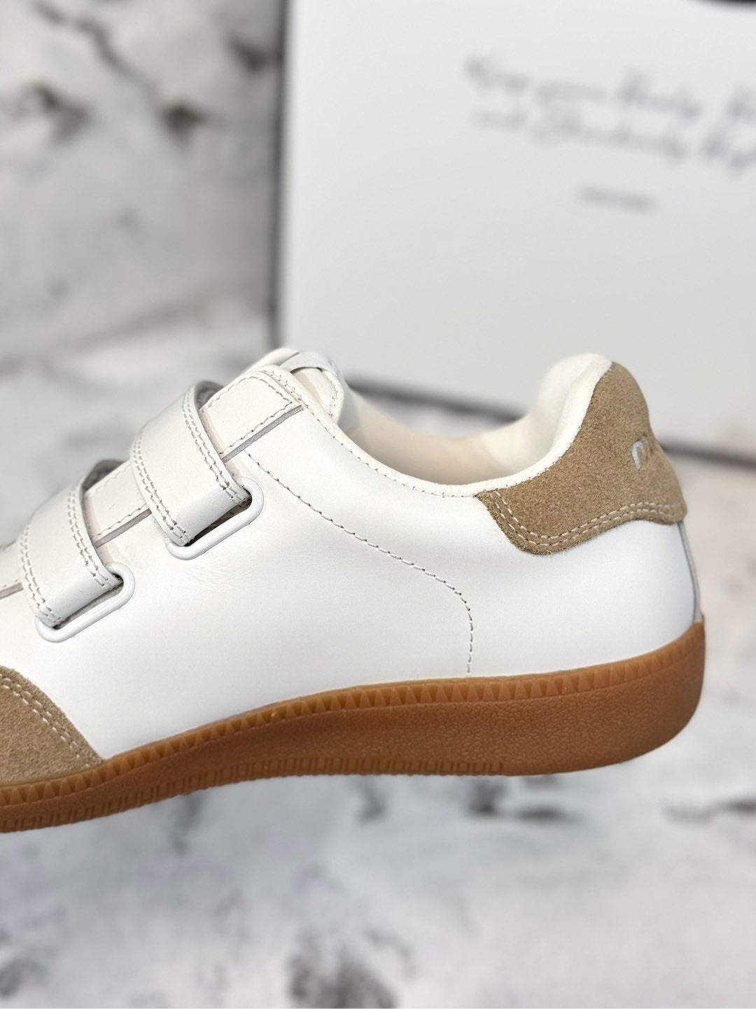 M-Sneakers