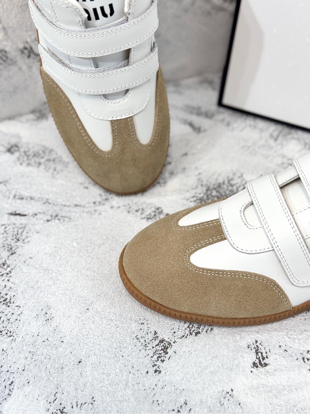 M-Sneakers