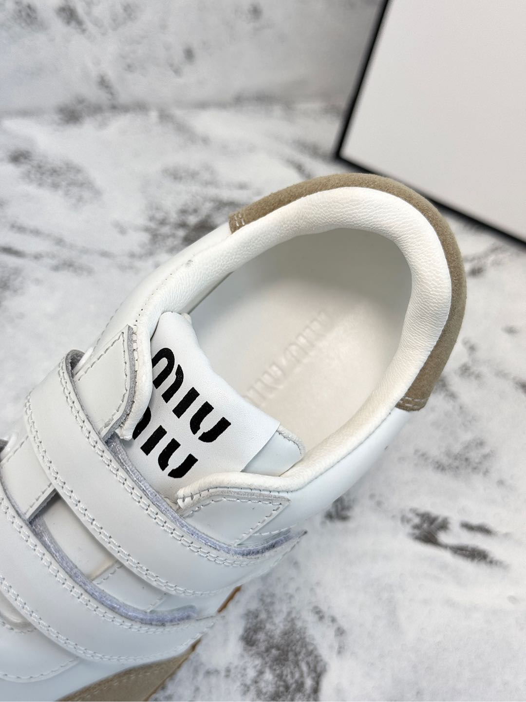 M-Sneakers