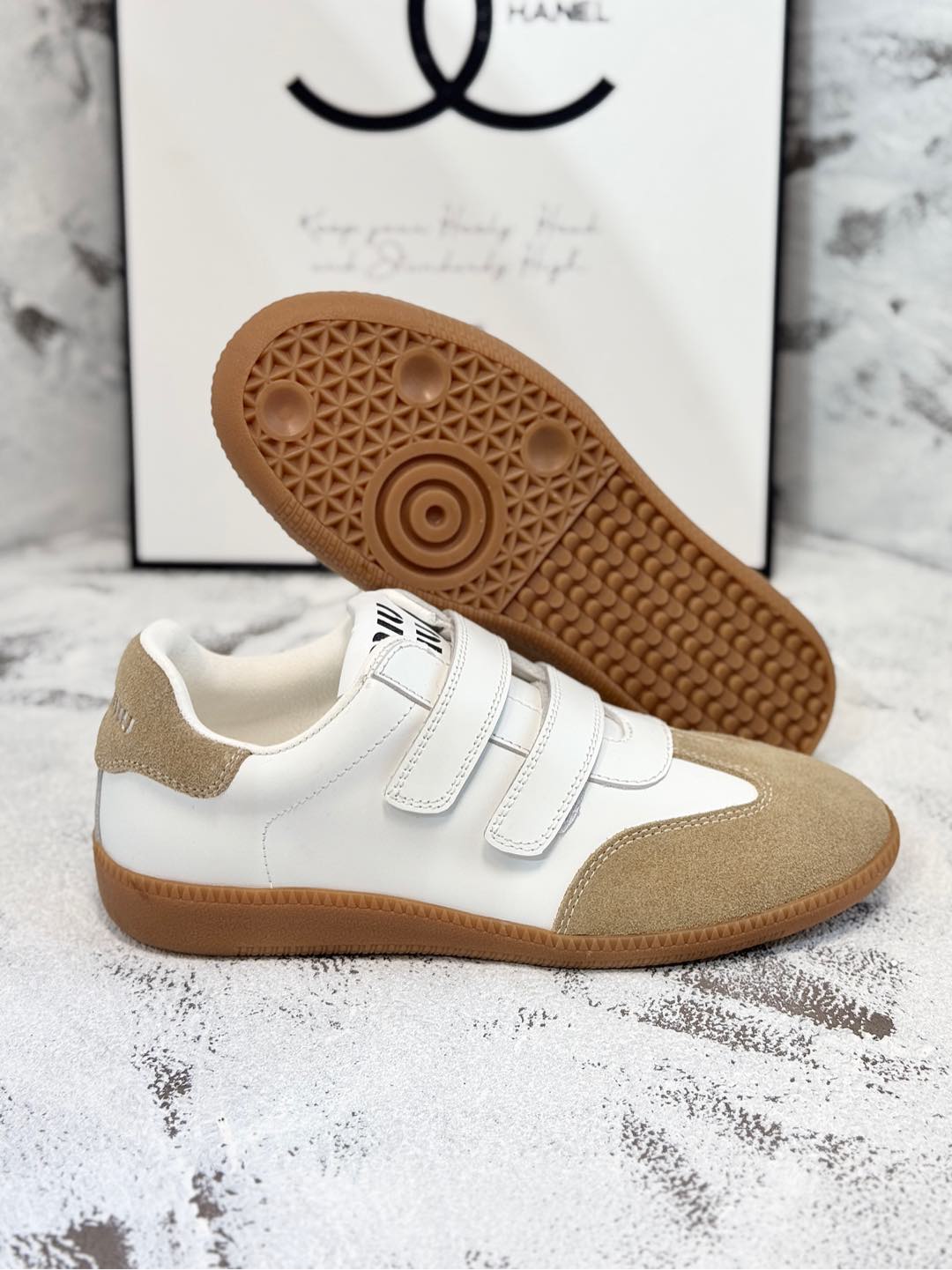 M-Sneakers