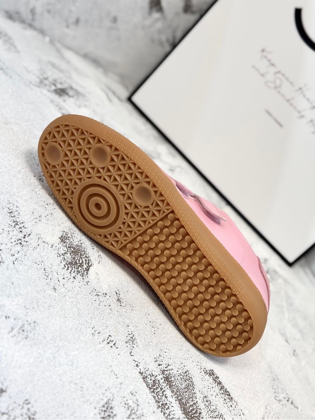 M-Sneakers