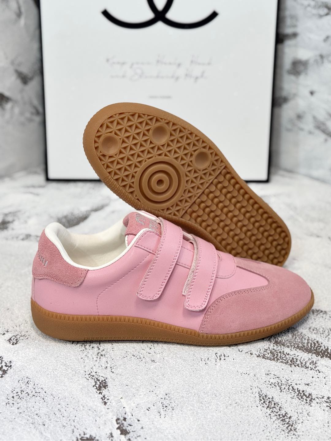 M-Sneakers