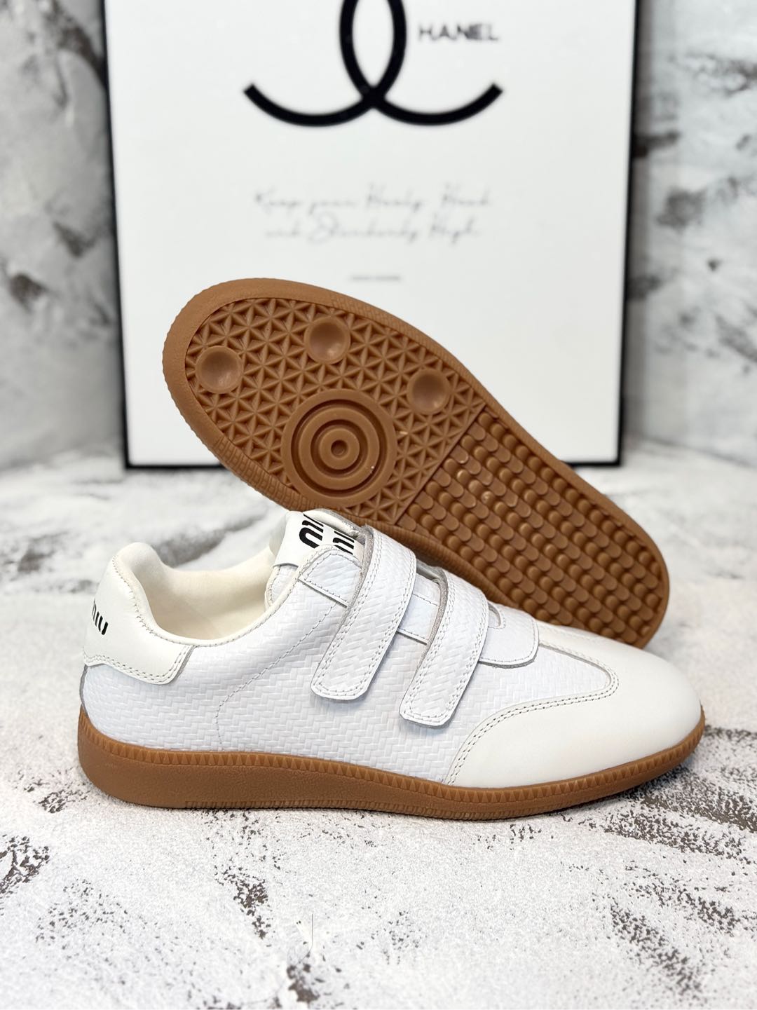 M-Sneakers