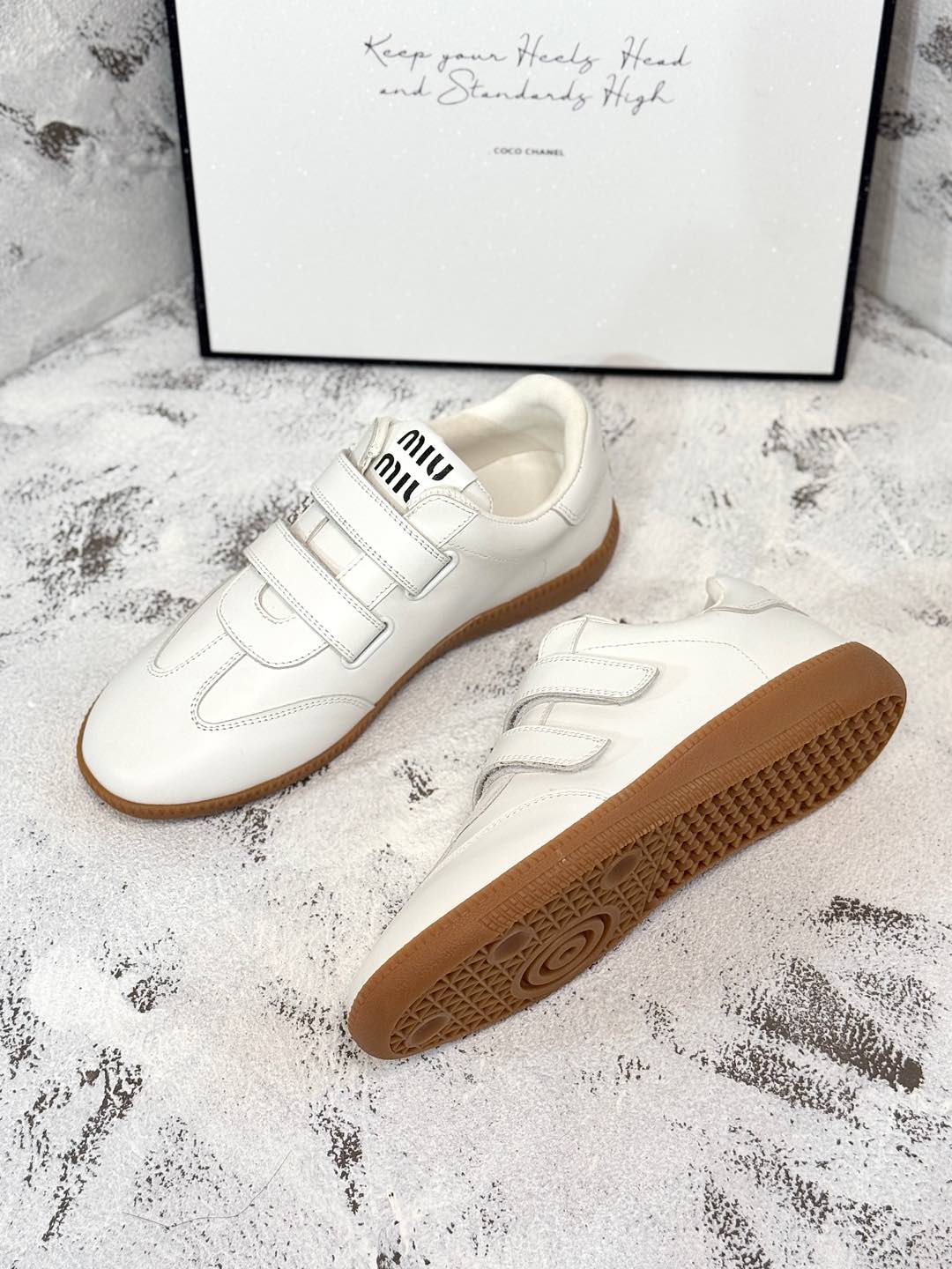 M-Sneakers