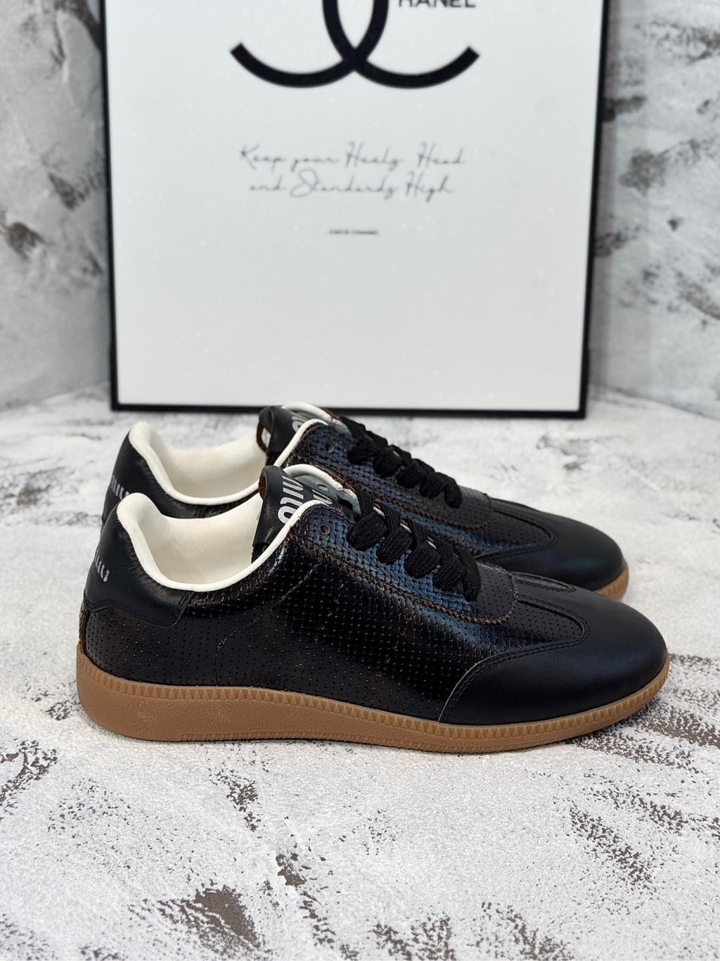 M-Sneakers