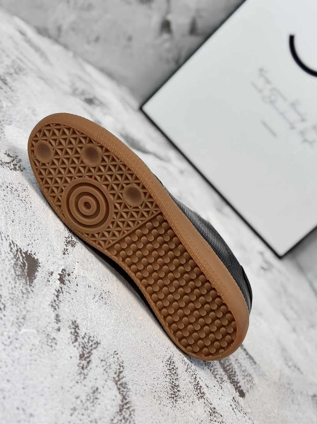 M-Sneakers