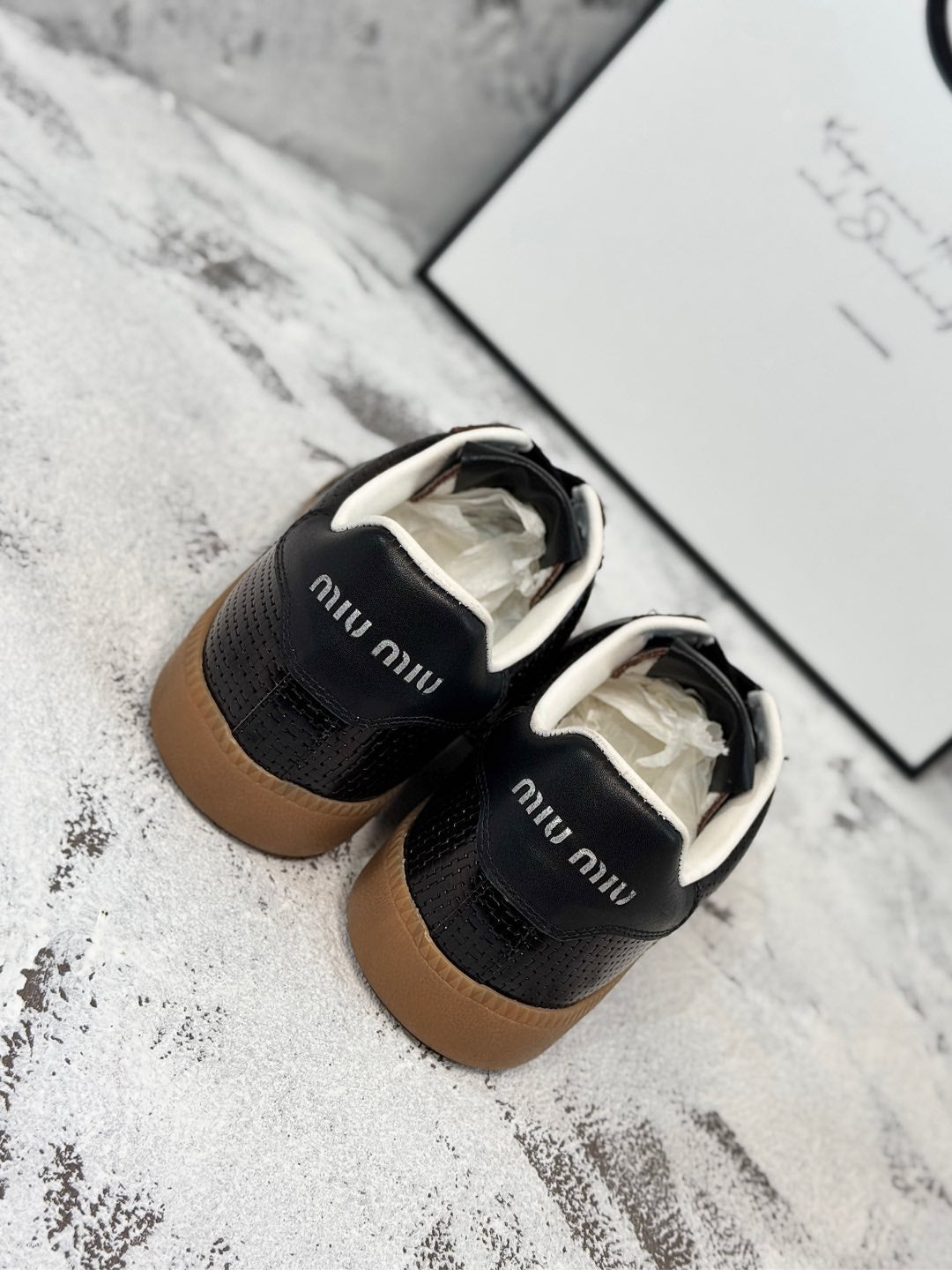 M-Sneakers