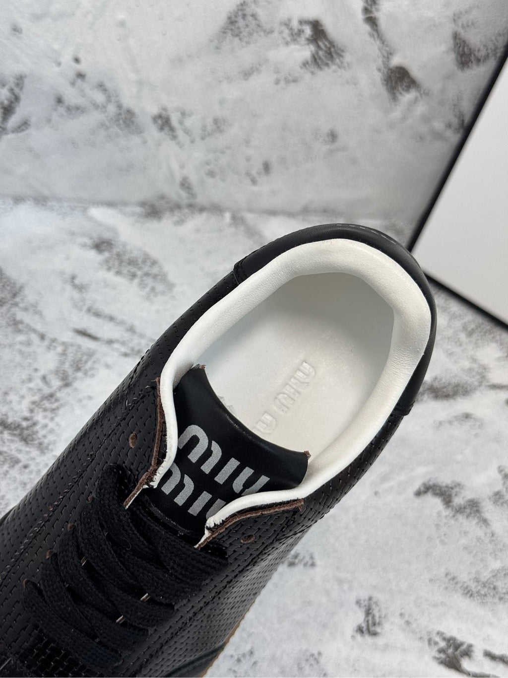 M-Sneakers