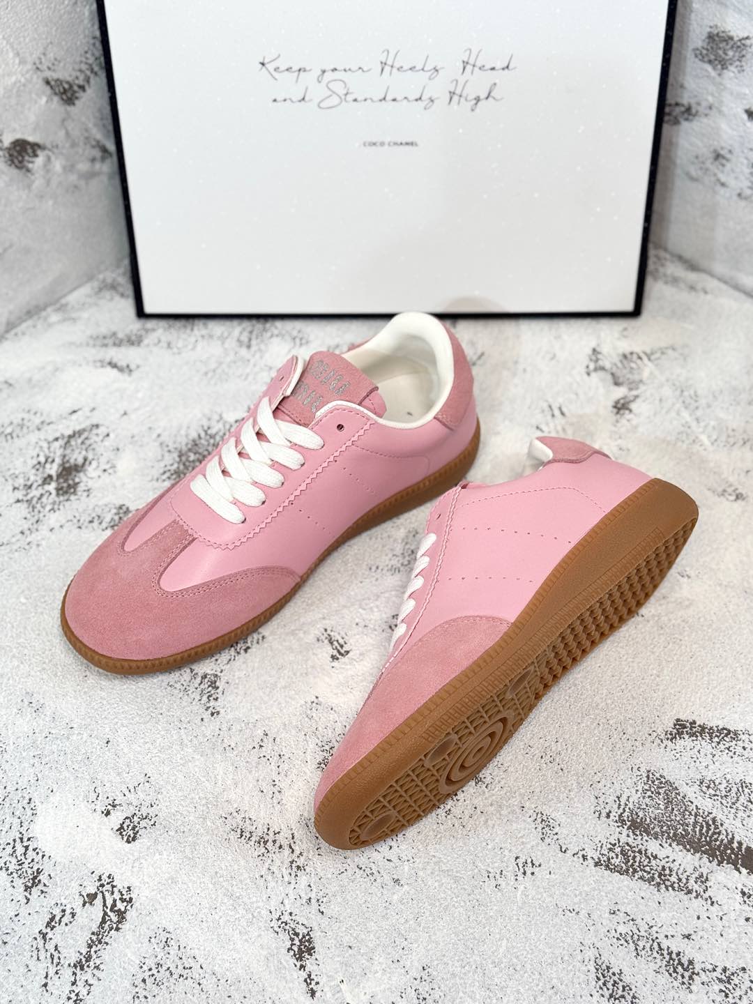 M-Sneakers