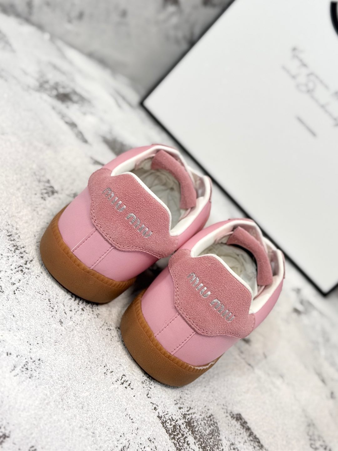 M-Sneakers