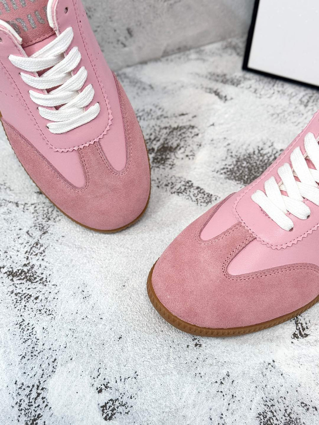 M-Sneakers