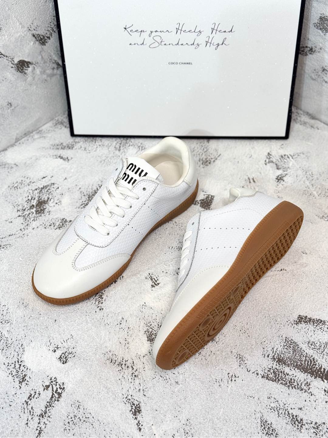 M-Sneakers