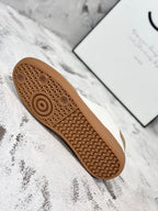 M-Sneakers