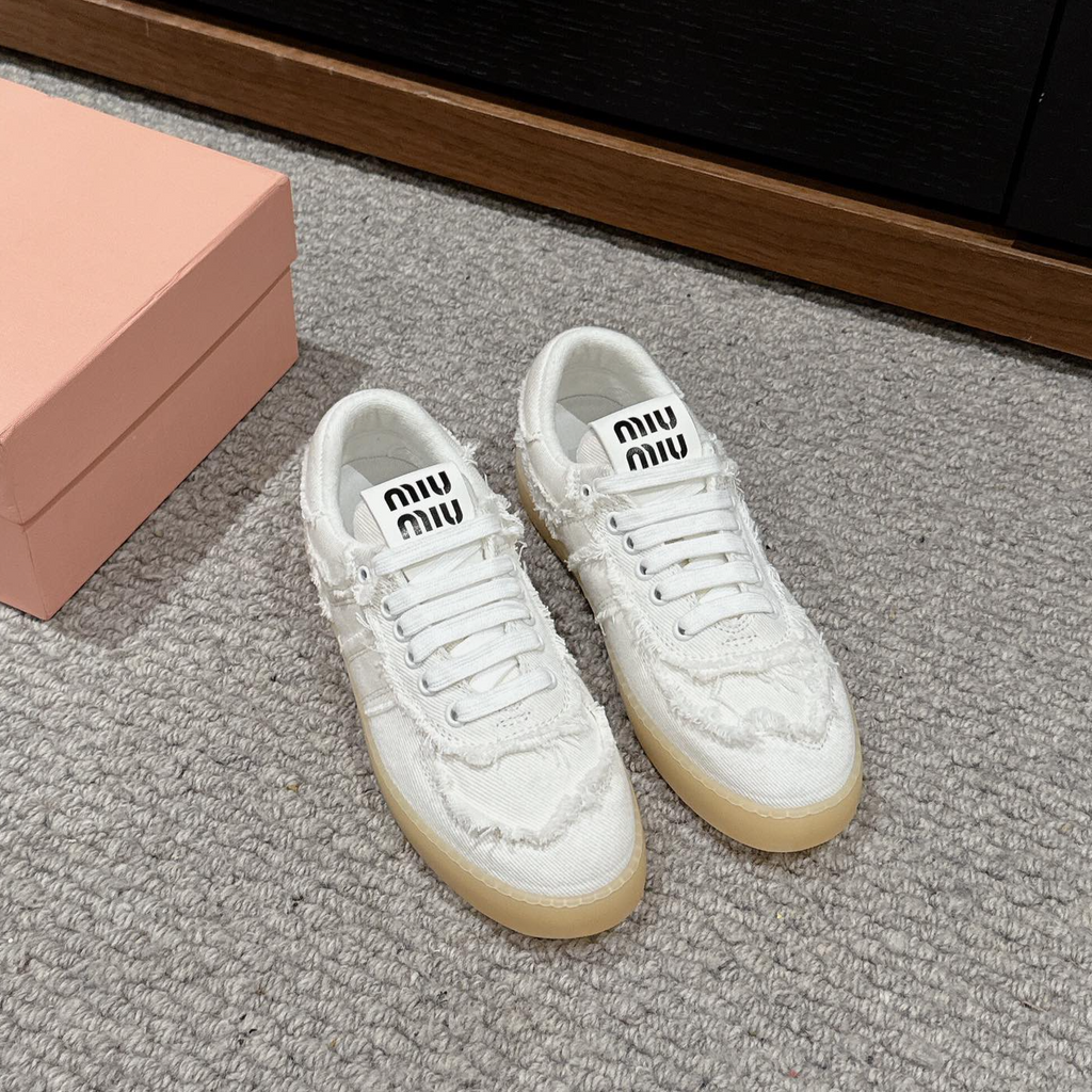 M-Sneakers