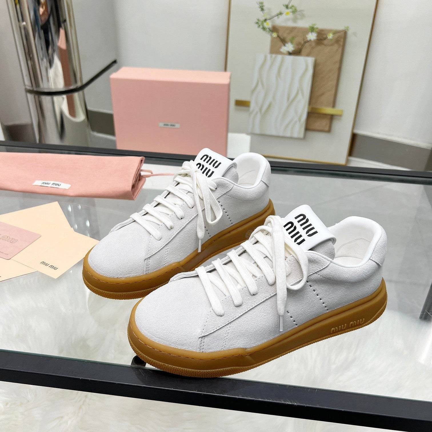 M-Sneakers