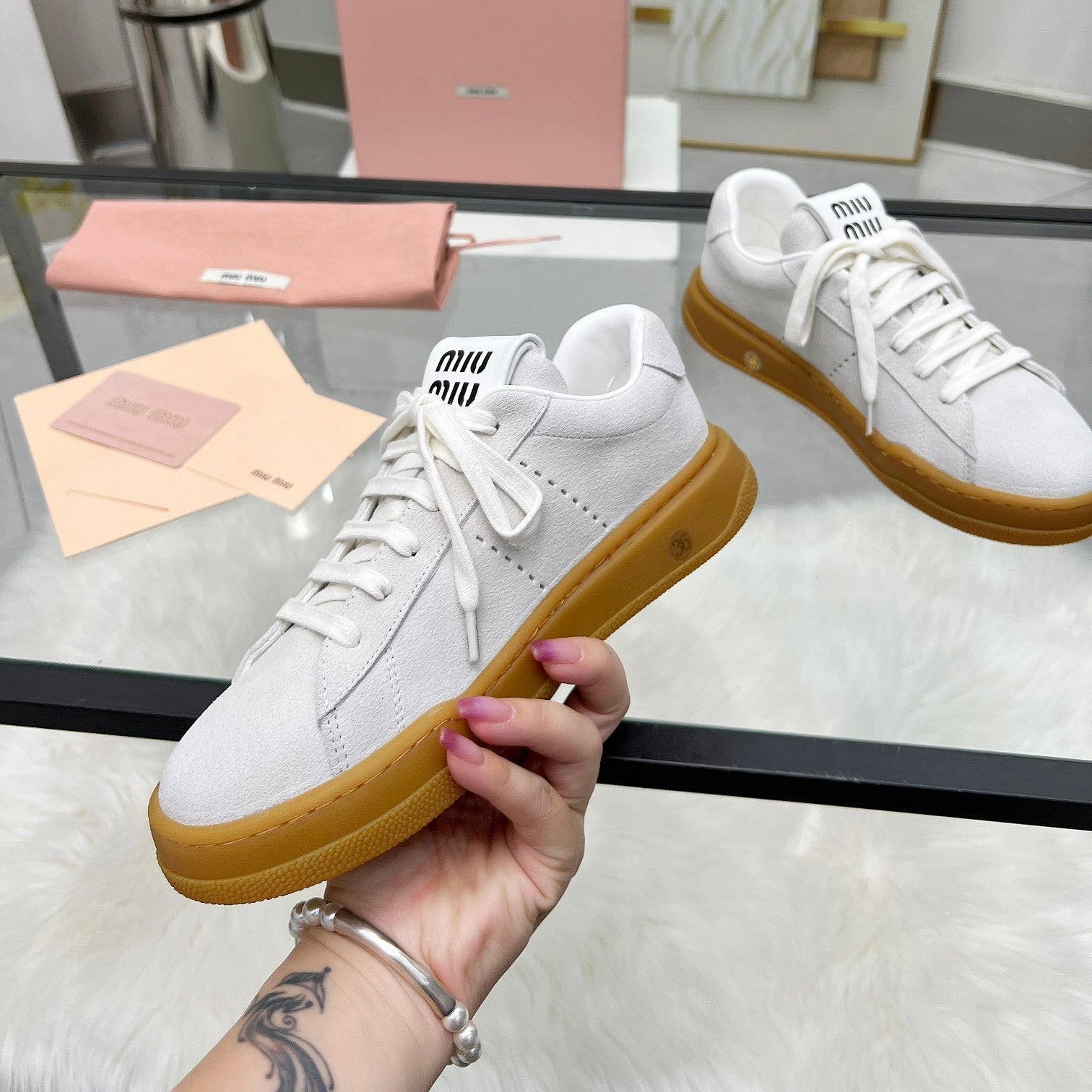 M-Sneakers