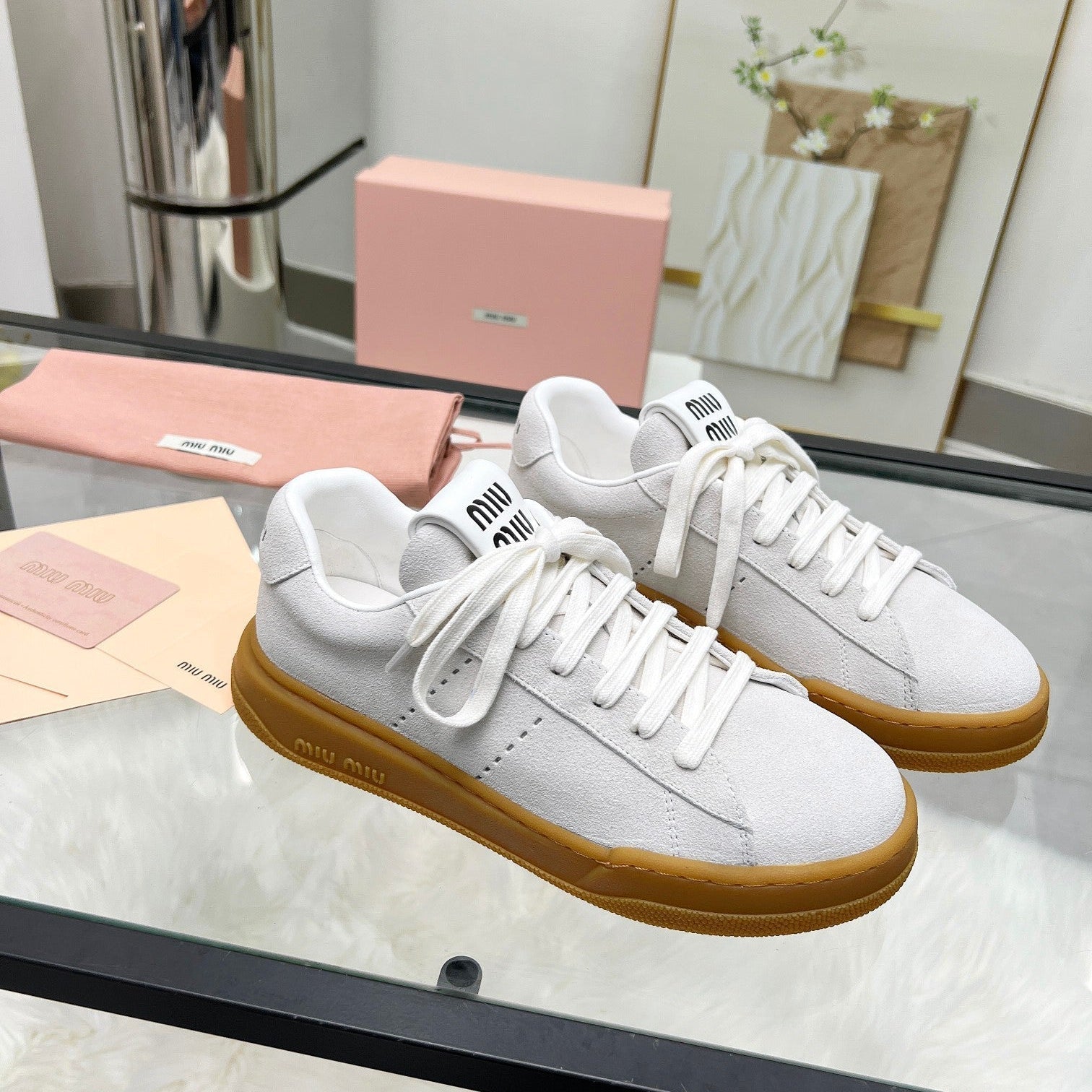 M-Sneakers