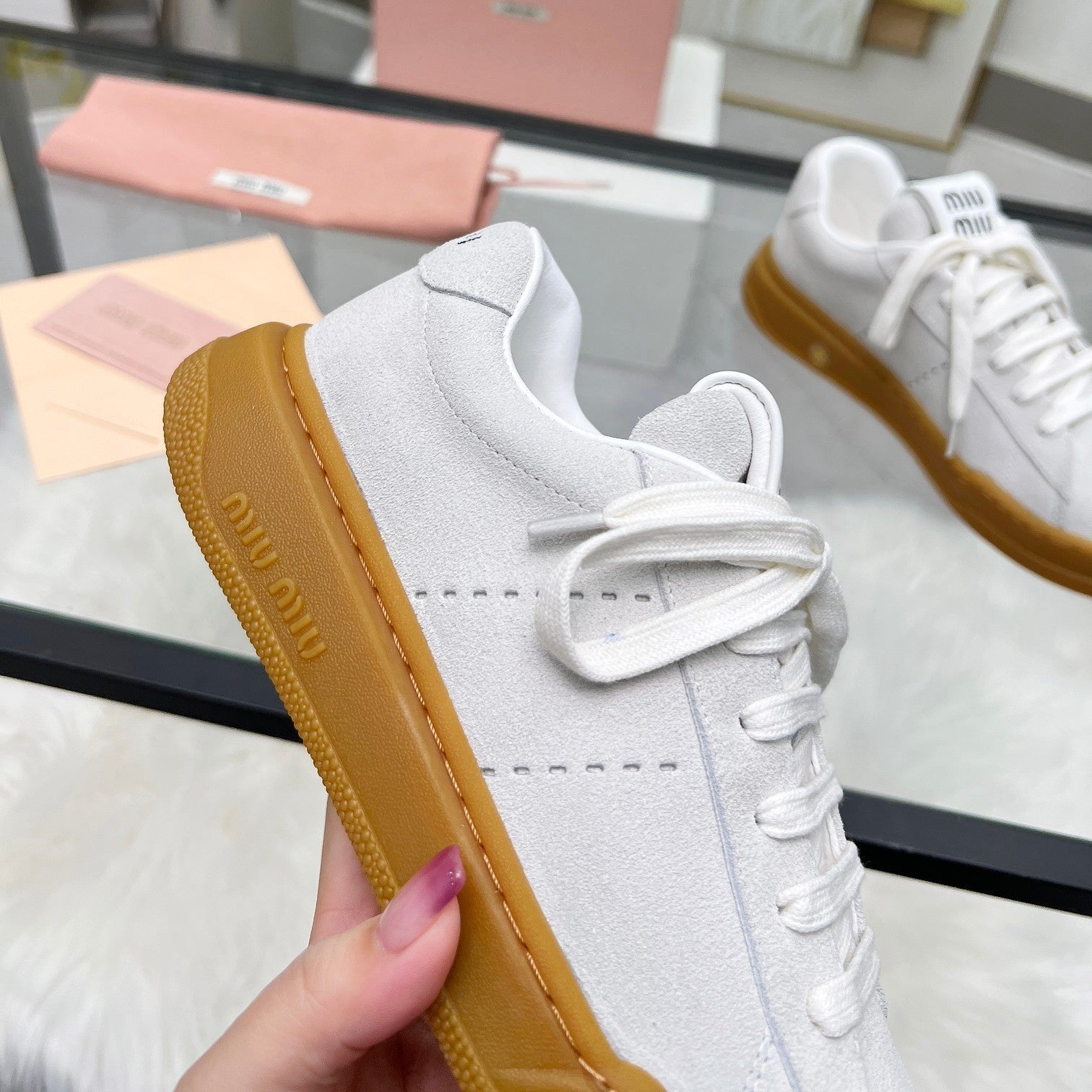 M-Sneakers