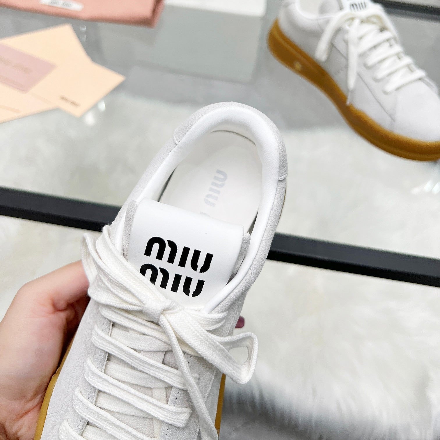 M-Sneakers