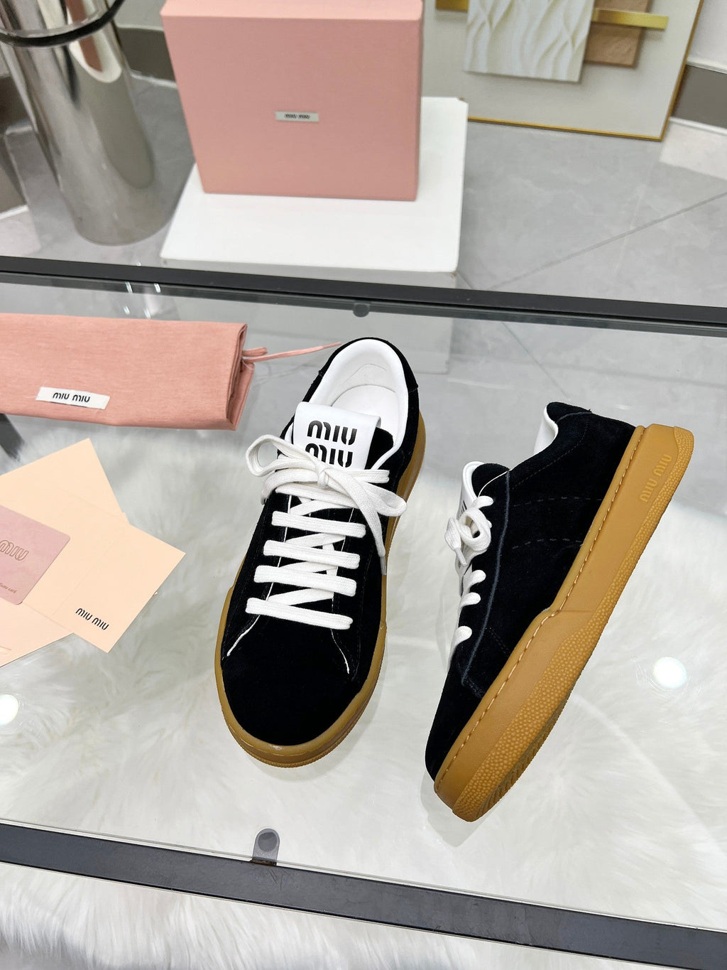 M-Sneakers