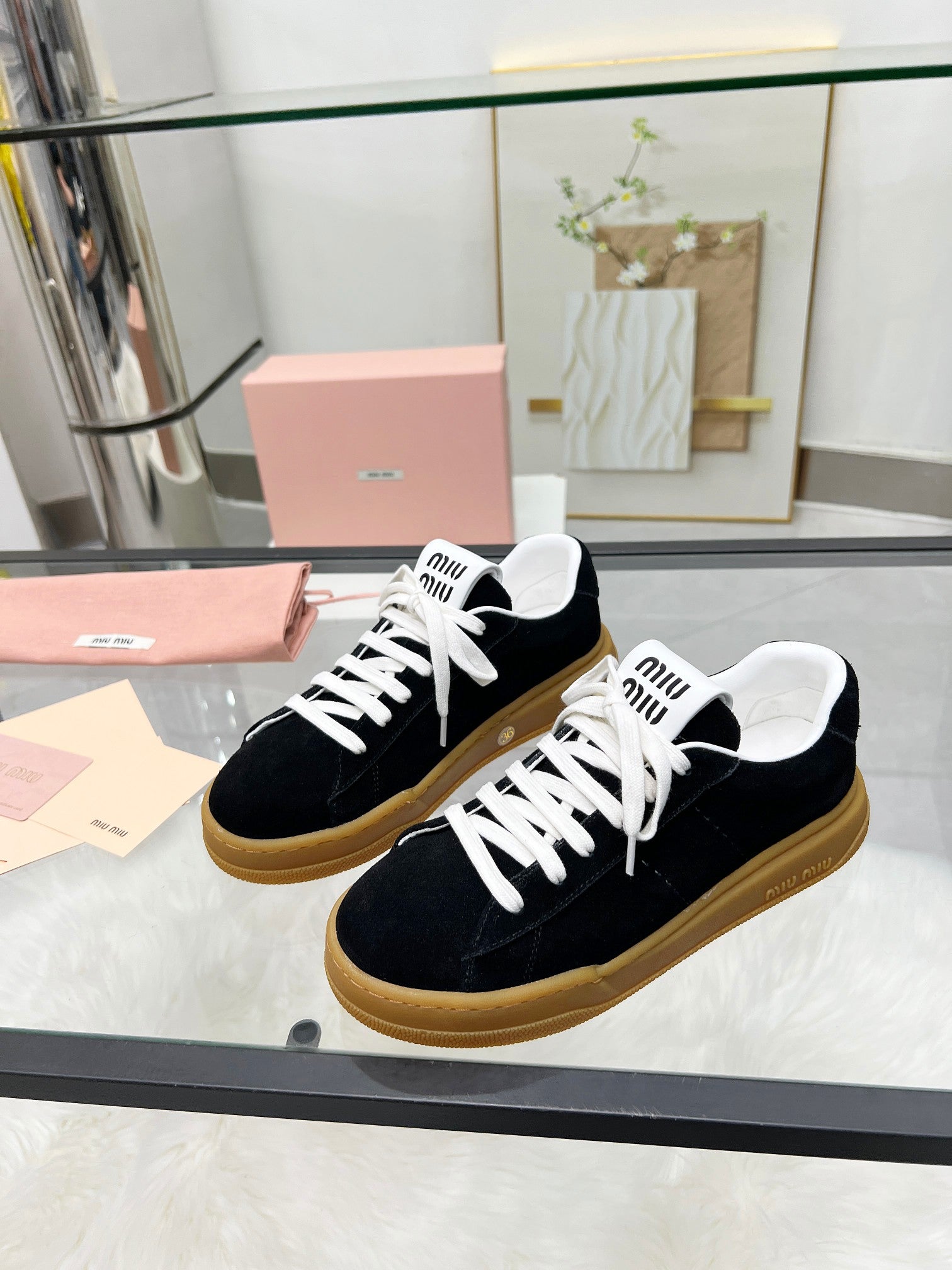 M-Sneakers