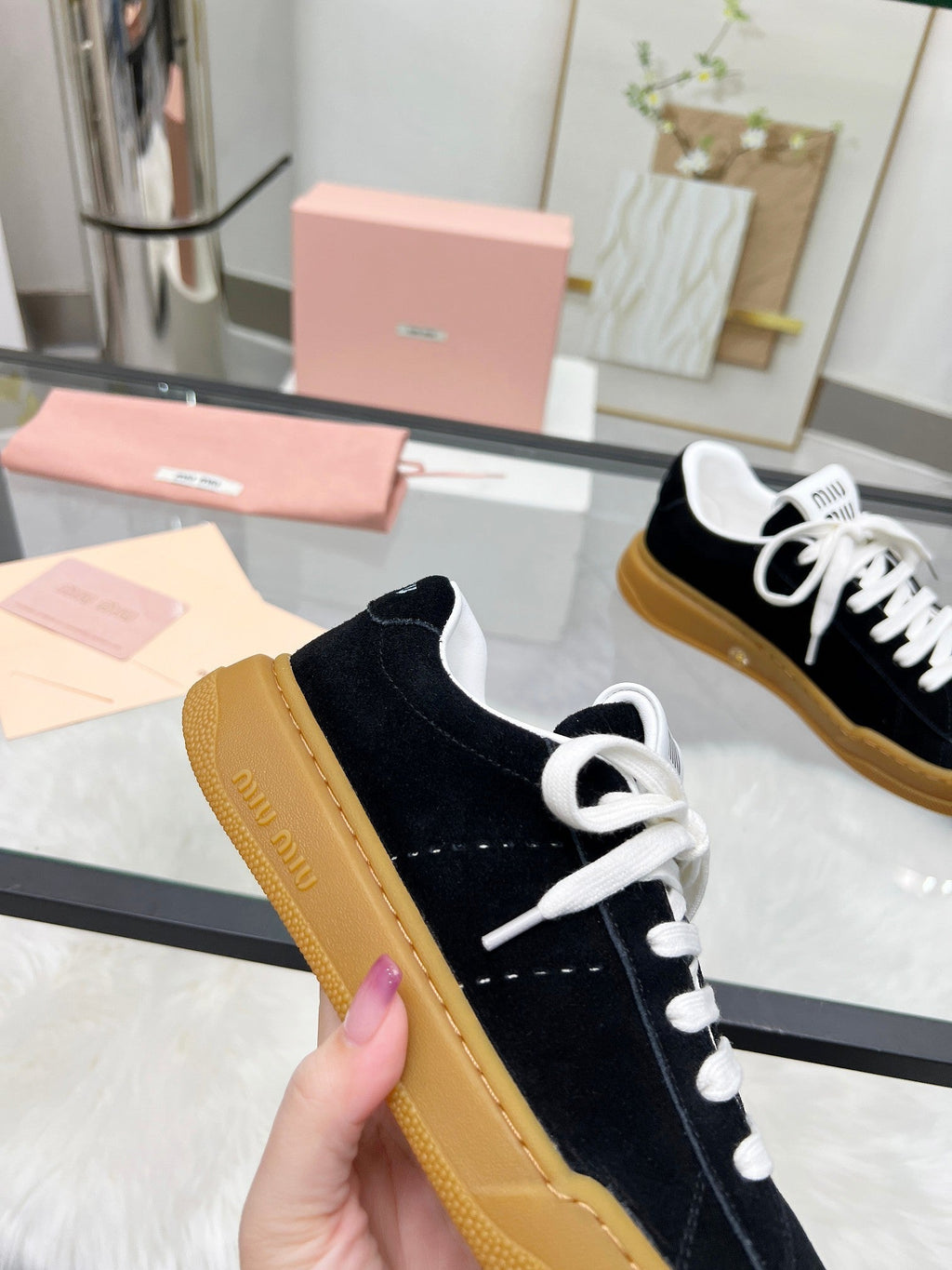 M-Sneakers