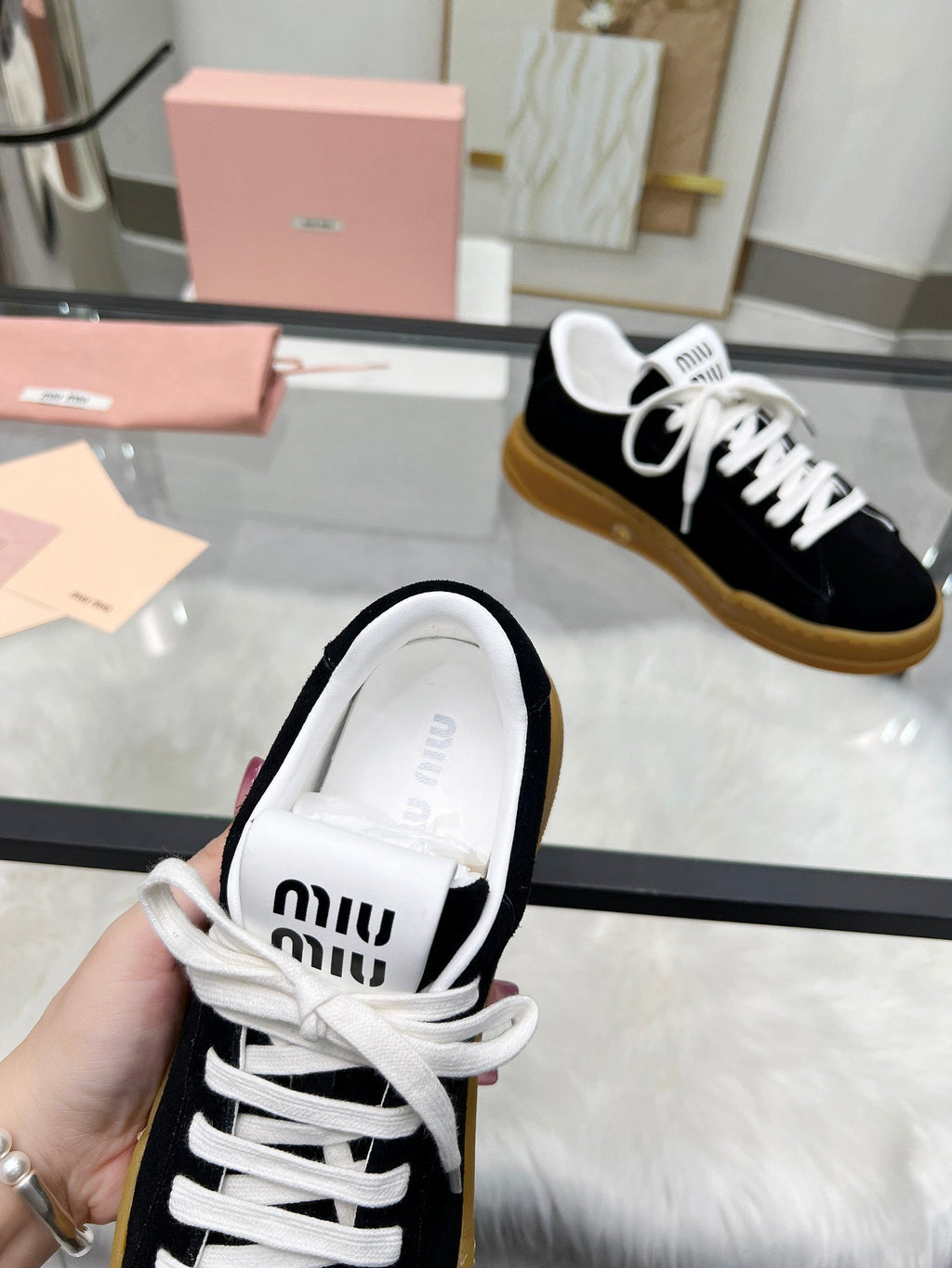 M-Sneakers