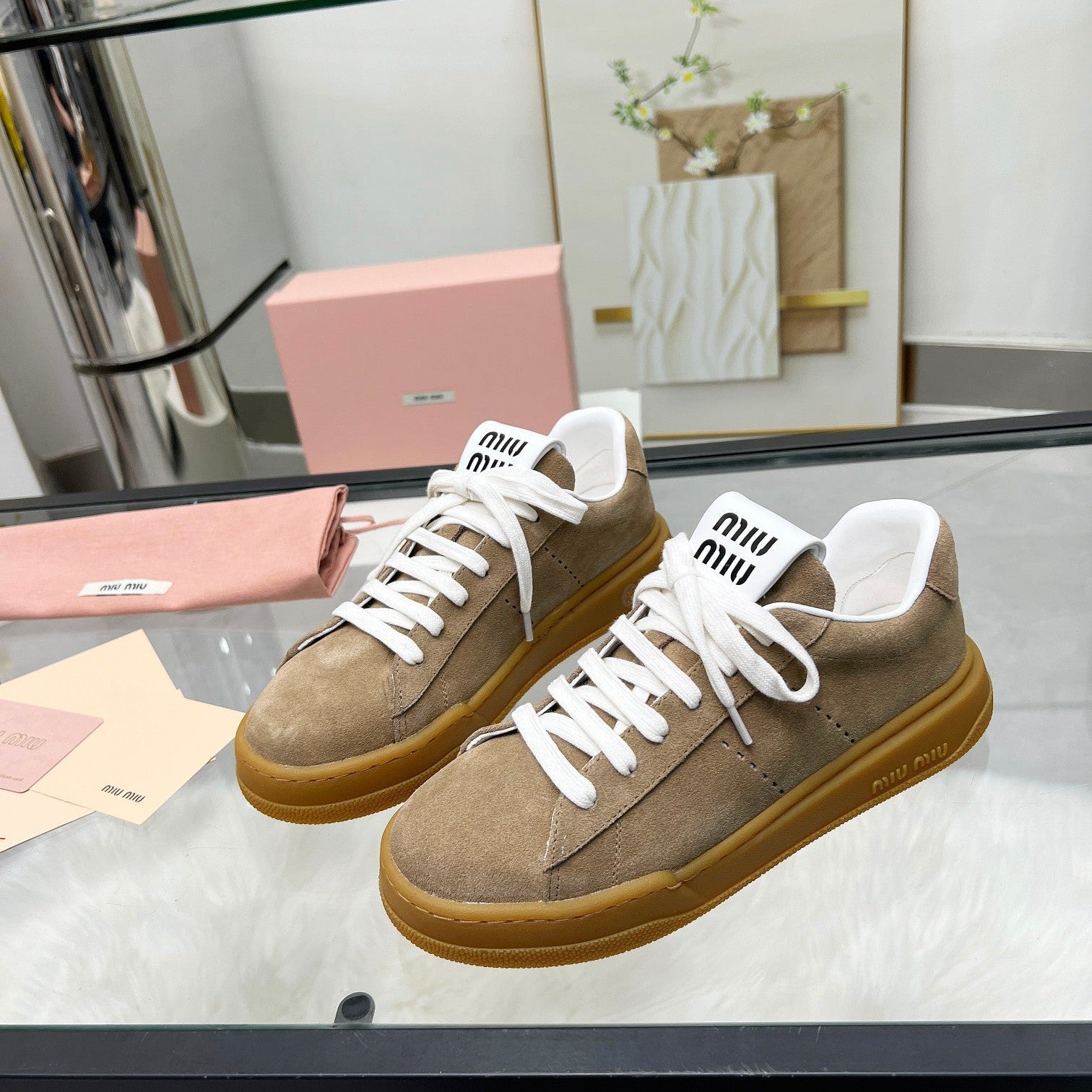 M-Sneakers